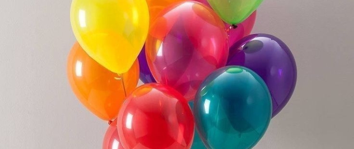 Parıltılı Kutlamaların Vazgeçilmezi: Metalik Uçan Balonlar Parıltılı Kutlamaların Vazgeçilmezi: Metalik Uçan Balonlar