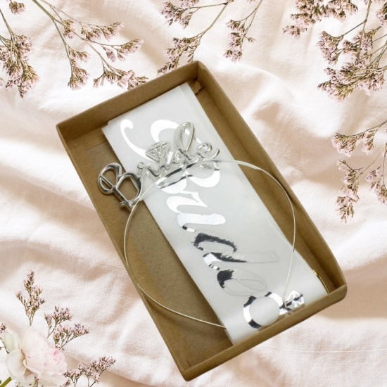 Bride To Be Kuşak ve Taç Set Beyaz Gümüş Bride To Be Kuşak ve Taç Set Beyaz Gümüş