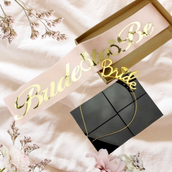 Bride To Be Kuşak ve Taç Set Pembe Altın Bride To Be Kuşak ve Taç Set Pembe Altın