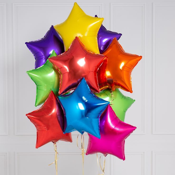Kırmızı yıldız uçan balon